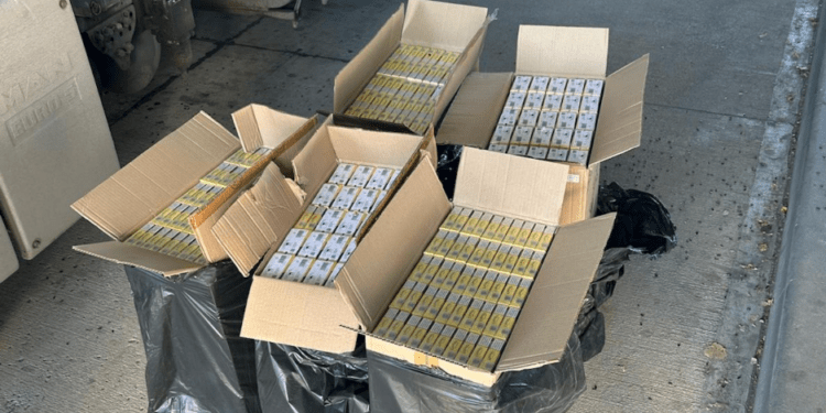 Contrabandă la Sculeni: 2.500 de pachete de țigări ascunse printre semințe