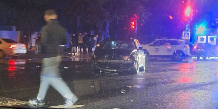 Accident cu scandal la Buiucani: doi șoferi s-au bătut în stradă