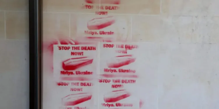 Во Франции будут судить граждан Молдовы за «украинские граффити» с гробами