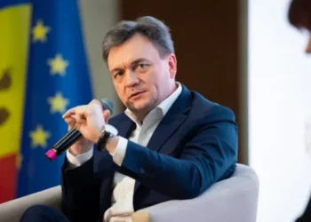 „Nu vă niorlăiți. E mâna Kremlinului!” Prin ce s-a remarcat premierul Recean?