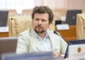 Un propagandist PAS cere încetarea finanțării școlilor ruse. Ce răspunde Perciun?