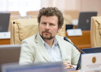 Un propagandist PAS cere încetarea finanțării școlilor ruse. Ce răspunde Perciun?