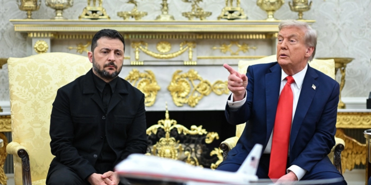 Tensiuni fără precedent între Trump și Zelenski: liderul SUA ar fi dat la o parte hărţile frontului prezentate de Zelenski