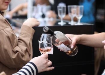 Ziua vinului, o sărbătoare a luxului pe care mulți nu și-l permit |VIDEO