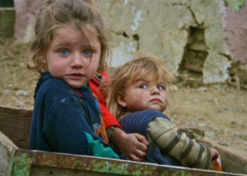 Semnal alarmant. Crește sărăcia în rândul copiilor