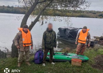 A vrut să treacă Nistrul cu un caiac: reținut la începutul traversării