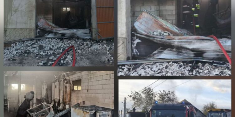 Incendiu la un depozit de brichete din Zaima: patru echipaje de pompieri au intervenit