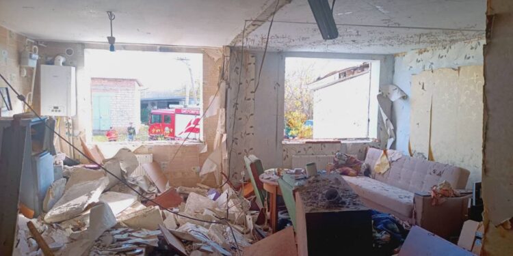 Explozie într-un apartament din Florești: două persoane rănite