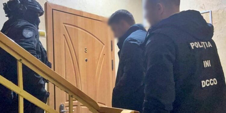 Patru IT-iști din Chișinău, reținuți pentru vânzări fictive de automobile RETRO către persoane din SUA