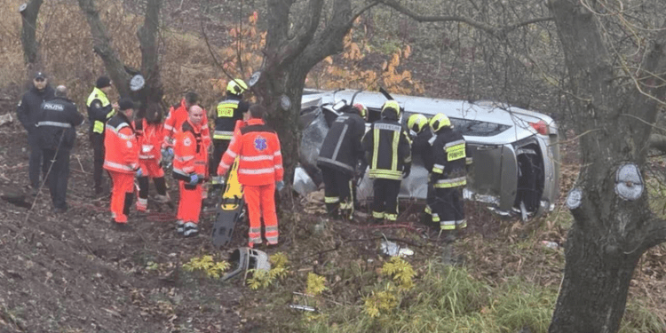 Detalii de la accidentul în care un pasager a murit la Ocnița: Mașina care a ajuns într-un copac era condusă de un polițist de frontieră