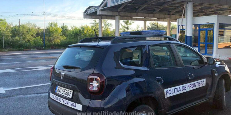 O moldoveancă implicată în traficul de persoane, prinsă la ieșirea din țară