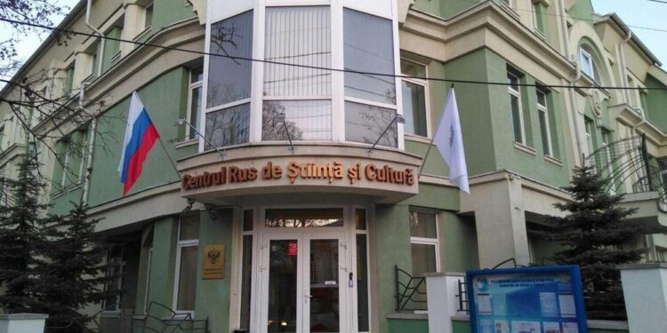 Одно из первых решений нового правительства – закрыть Российский центр культуры