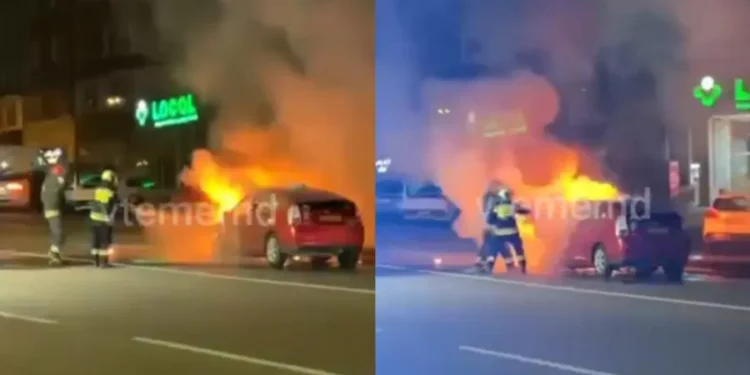 В Кишинёве сгорело такси после столкновения двух машин