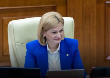 Хитрая, но преступная схема в Кишинёве. Полицейский и фальшивый «сотрудник полиции» шантажировали клиентов секс-сервиса 999