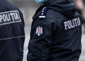 Хитрая, но преступная схема в Кишинёве. Полицейский и фальшивый «сотрудник полиции» шантажировали клиентов секс-сервиса 999