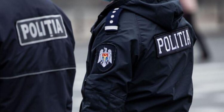 Хитрая, но преступная схема в Кишинёве. Полицейский и фальшивый «сотрудник полиции» шантажировали клиентов секс-сервиса 999