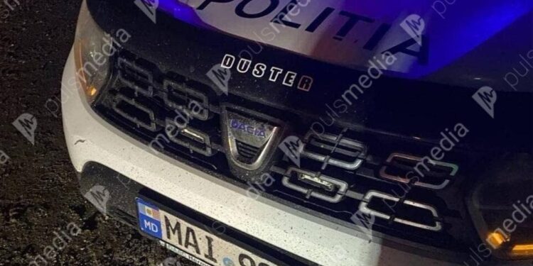 Ночной скандал в Бричанах. Пьяная молодая женщина с младенцем на руках напала на полицейских