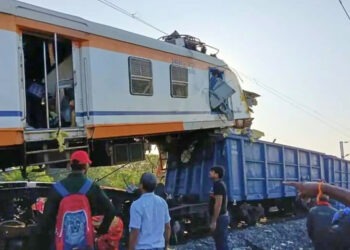 В Индии столкнулись поезда: десятки погибших и раненых