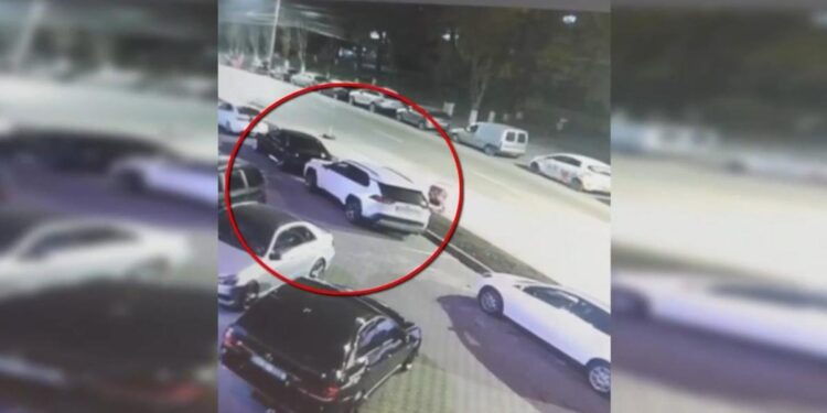 Украл 17 автомобильных номеров и вымогал деньги: Задержан подозреваемый