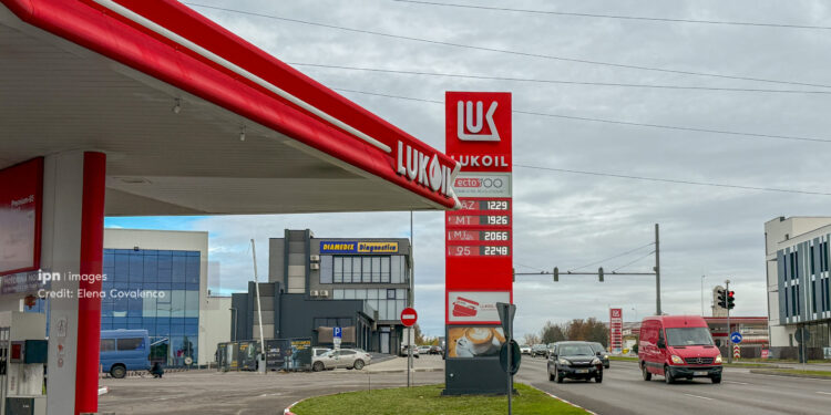 НАРЭ отмечает неопределённость после санкций против «Лукойла». Рост цен на топливо продолжается