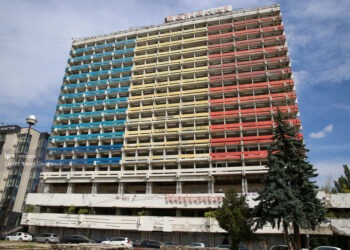 Власти собираются установить забор вокруг отеля Național