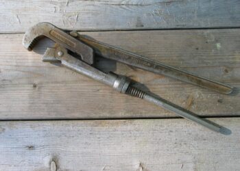 Напавший с газовым ключом на судью в зале суда Кишинева проведёт 5 лет за решёткой