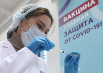 Согласно документу правительства США, по меньшей мере 10 детей умерли от вакцин от COVID