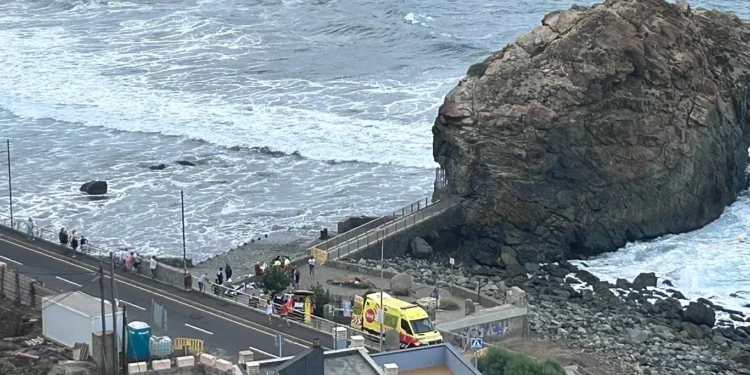 Смертоносные волны Тенерифе: три человека погибли, не менее 15 пострадали