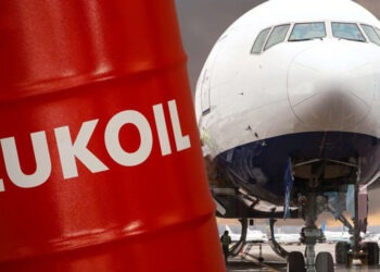 Guvernul cere Lukoil-Moldova să-și vândă activele de la Aeroportul Chișinău