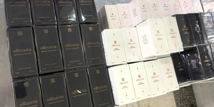 Таможенники пресекли контрабанду незадекларированной партии парфюмерии