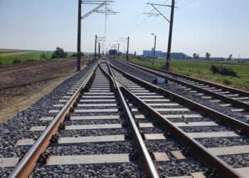 Железнодорожная авария между станциями Видра и Жилава: поезд столкнулся с автомобилем, погибли четверо, ещё один выжил