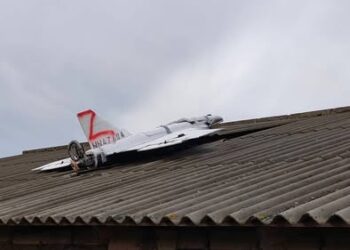 Una din cele șase drone detectate în Moldova a aterizat “cuminte” pe o casă |VIDEO