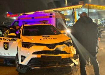 Accident rutier în Chișinău: O mașină a Poliției s-a ciocnit cu un Volkswagen