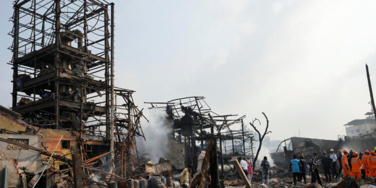 Семь человек погибли при взрыве в полицейском участке в Индии