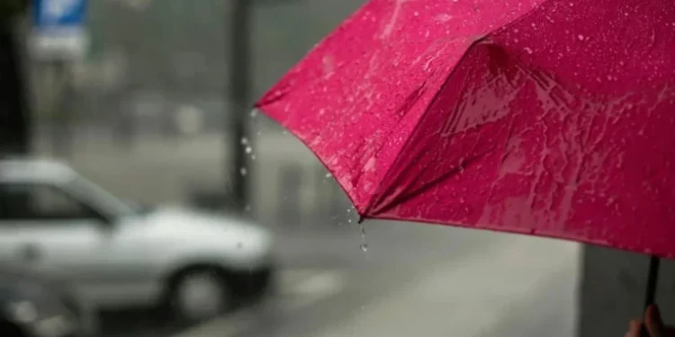 Vremea se răcește ușor. La noapte va ploua