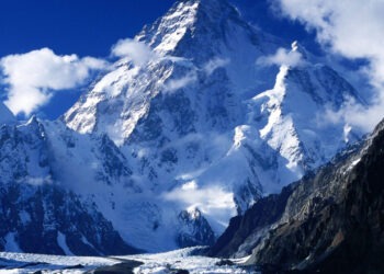 Doi alpinişti au murit în urma unei căderi de pe cel mai înalt vârf din Noua Zeelandă: Unul dintre ei era ghid montan calificat la nivel internaţional