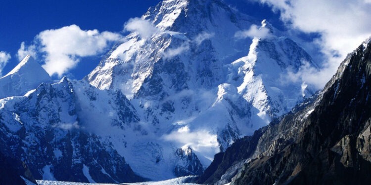 Doi alpinişti au murit în urma unei căderi de pe cel mai înalt vârf din Noua Zeelandă: Unul dintre ei era ghid montan calificat la nivel internaţional