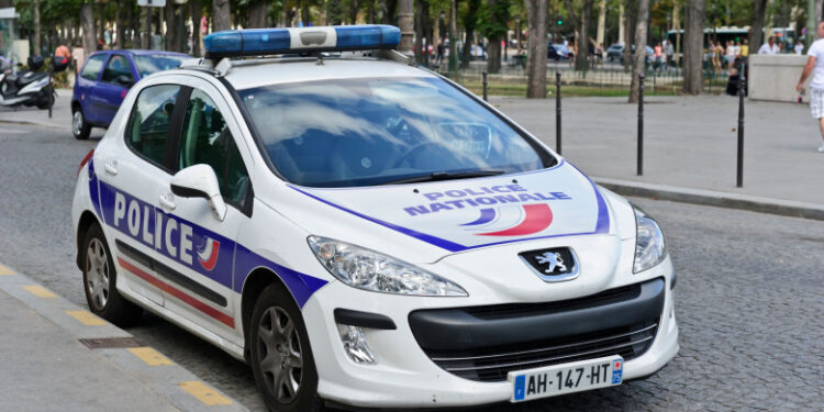 Franţa. Un şofer a intrat în mai mulți pietoni. Zece persoane, rănite, patru foarte grav. Ce a strigat el la arestare