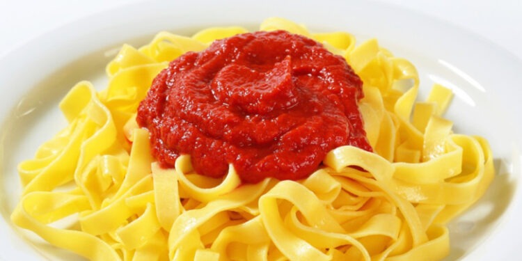 Poliţia italiană a confiscat zeci de tone de pastă de tomate etichetată în mod fals drept „Made in Italy”