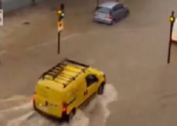 Spania, măturată de inundații: străzi sub apă, copaci căzuți, zboruri și cursuri universitare anulate