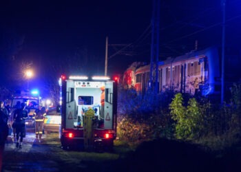 Două trenuri s-au ciocnit în Slovacia. Poliția descrie scena drept „haos”