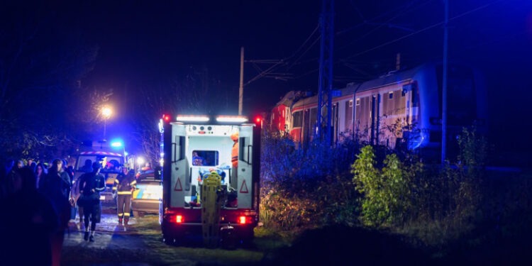 Două trenuri s-au ciocnit în Slovacia. Poliția descrie scena drept „haos”