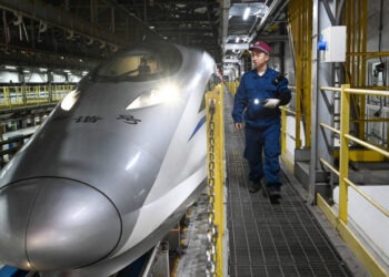 Tragedie feroviară în China: 11 morți și doi răniți după ce un tren de testare a lovit muncitorii pe șine