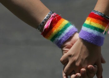 UE obligă țările membre să recunoască căsătoriile gay încheiate în alte state |VIDEO