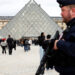 Alţi patru suspecţi au fost arestaţi în ancheta privind jaful de la Luvru, anunţă Parchetul din Paris