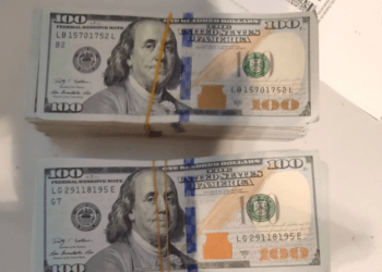 Tentativă de scoatere nedeclarată din țară a peste 45 de mii de dolari, la Aeroport