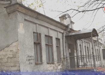 Guvernul mută asociația copiilor cu dizabilități într-o clădire degradată: este o lovitură | VIDEO