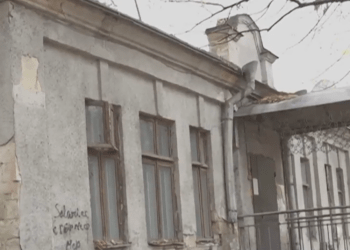 Ассоциацию детей-инвалидов переселяют в разрушенное здание: Это огромный удар