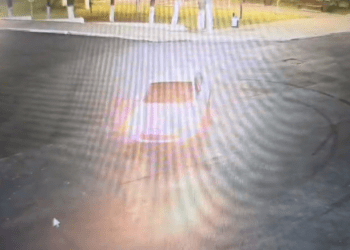 Șofer sancționat după ce a făcut drifturi pe un drum nou din Băcioi