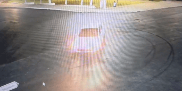 Șofer sancționat după ce a făcut drifturi pe un drum nou din Băcioi